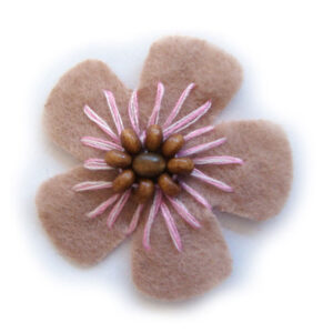 fiorellino lenci con perle legno e ricamo - col. Beige