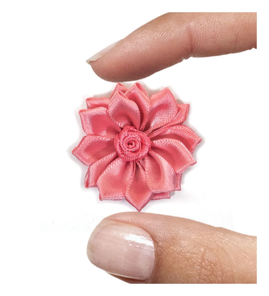 fiore mm. 35 con petali raso e rosellina centrale - col. Rosa