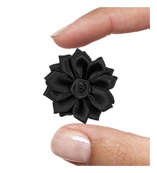 fiore mm. 35 con petali raso e rosellina centrale - col. Nero