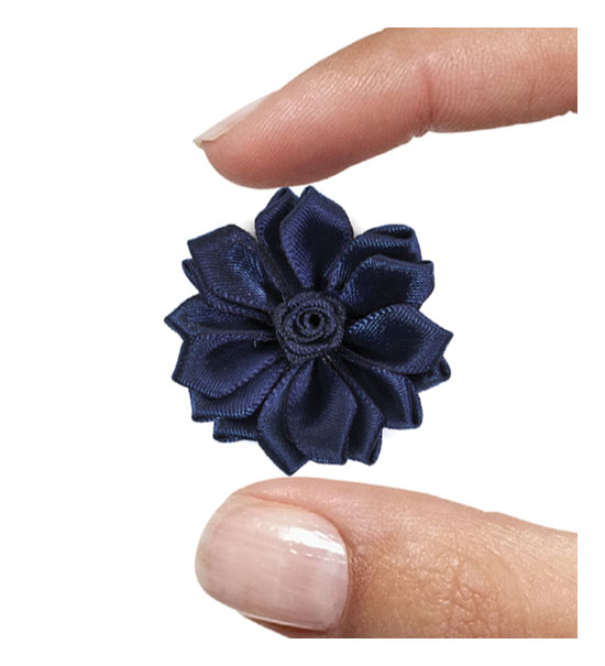 fiore mm. 35 con petali raso e rosellina centrale - col. Blu